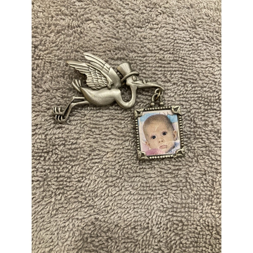 Vintage Stork Baby Photo Brooch Mid Century Baby Announcement Pin Silver Tone - Picture 1 of 6